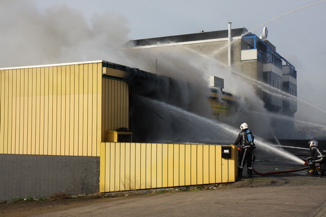 2009/73/2009-03-17 Zeer grote brand Zwanenburgerdijk Zwanenburg 10.jpg